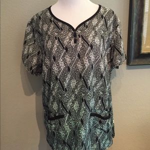 Healing Hands 2x Scrub Top -New!